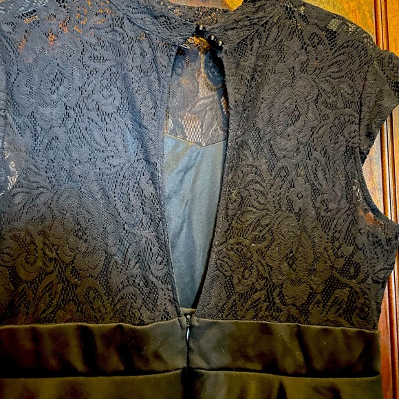 Black, lace top peplum dress, with keyhole back. Never worn, reposhed. - Picture 4 of 5